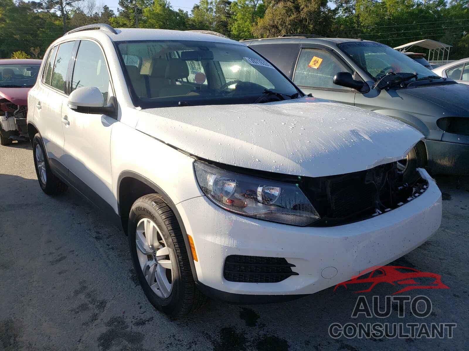 VOLKSWAGEN TIGUAN 2017 - WVGAV7AX6HK037995