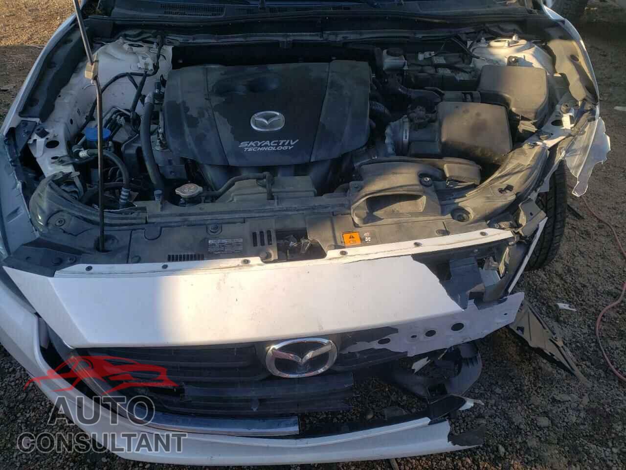 MAZDA 3 2018 - 3MZBN1L33JM274018