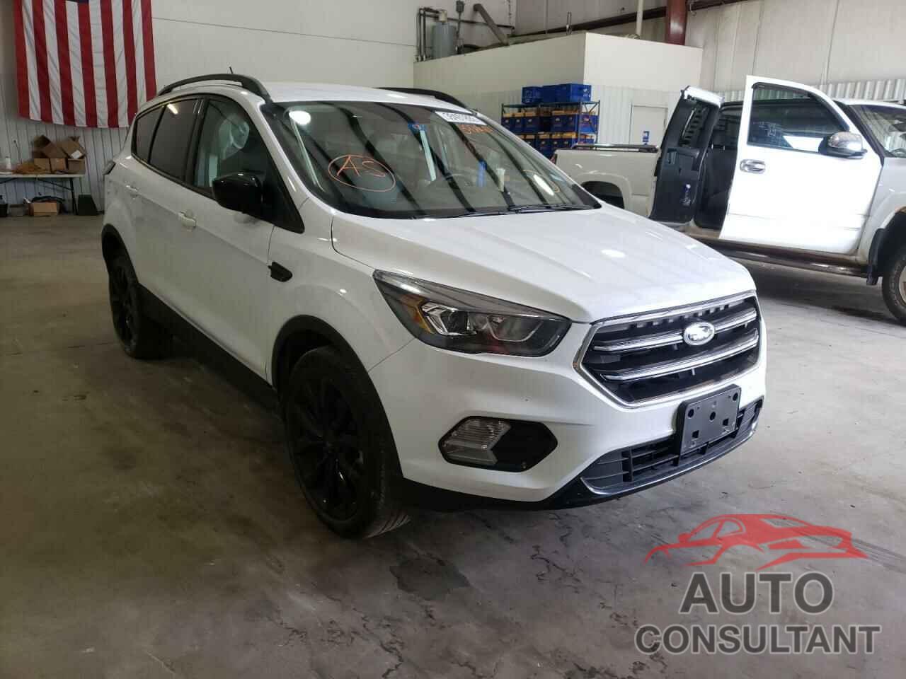 FORD ESCAPE 2018 - 1FMCU0GD8JUB42404