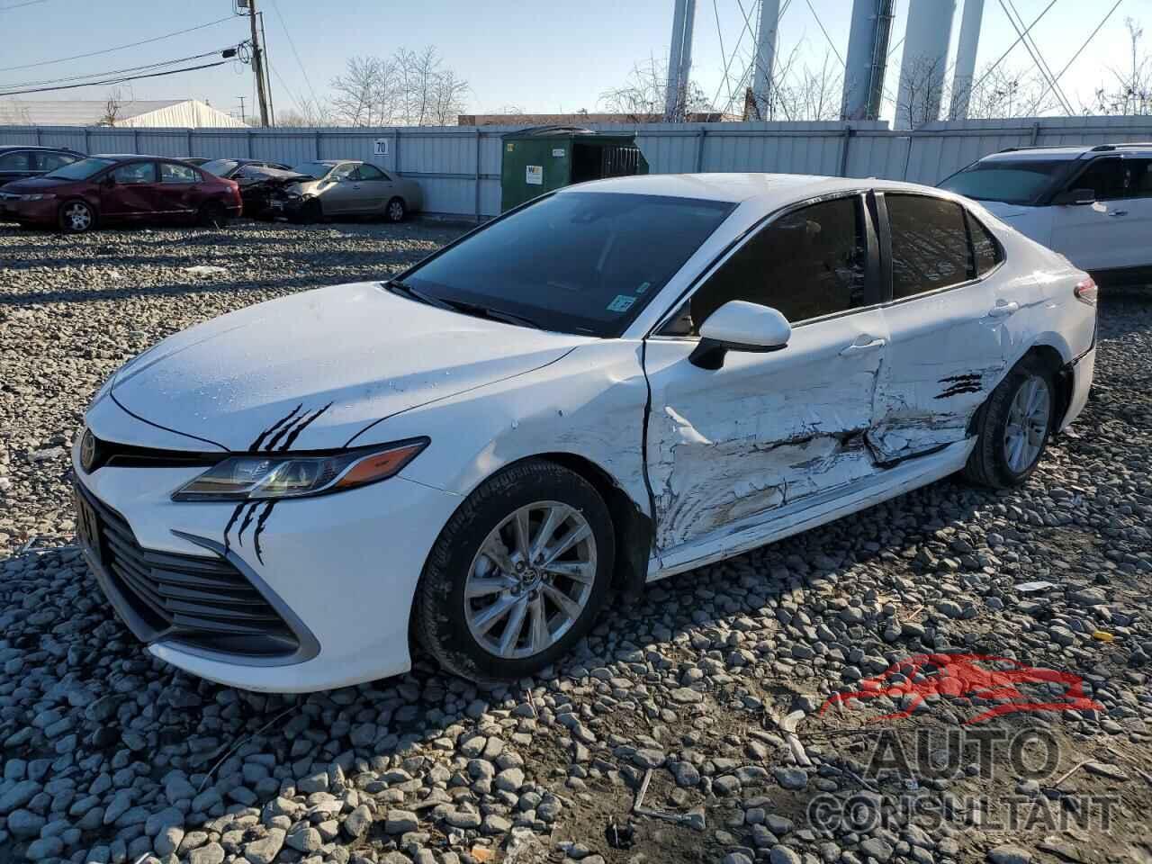 TOYOTA CAMRY 2022 - 4T1C11AK8NU708153