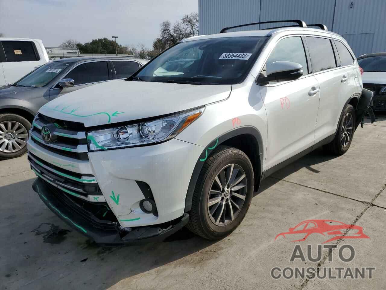 TOYOTA HIGHLANDER 2019 - 5TDJZRFH6KS608214