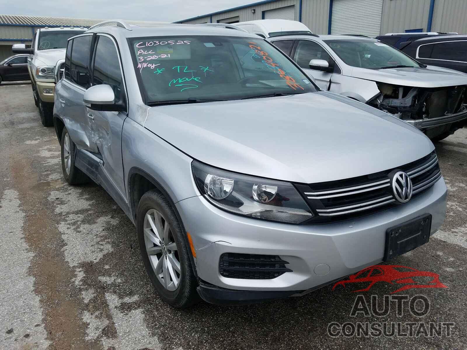 VOLKSWAGEN TIGUAN 2017 - WVGRV7AX9HK019364