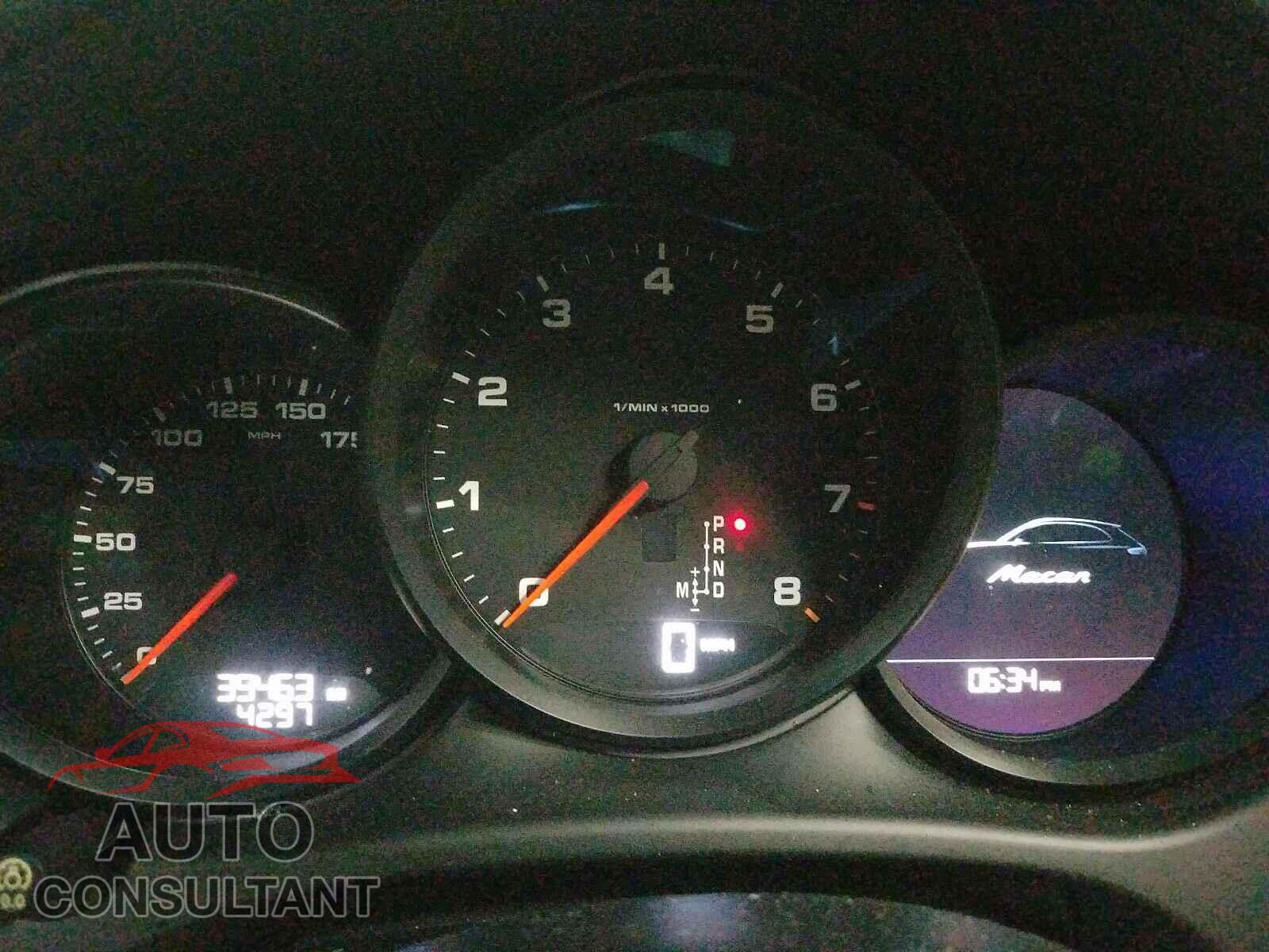 PORSCHE MACAN 2018 - WP1AA2A58JLB10686