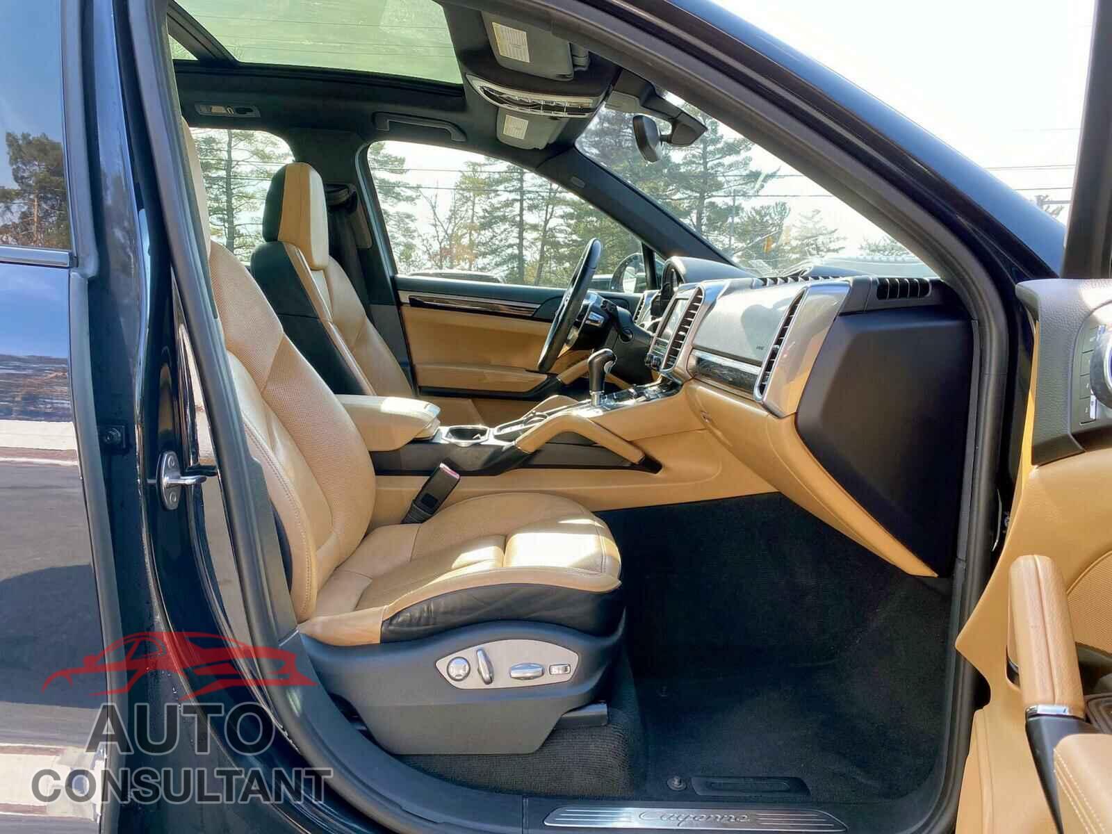 PORSCHE CAYENNE 2016 - WP1AA2A2XGKA08083