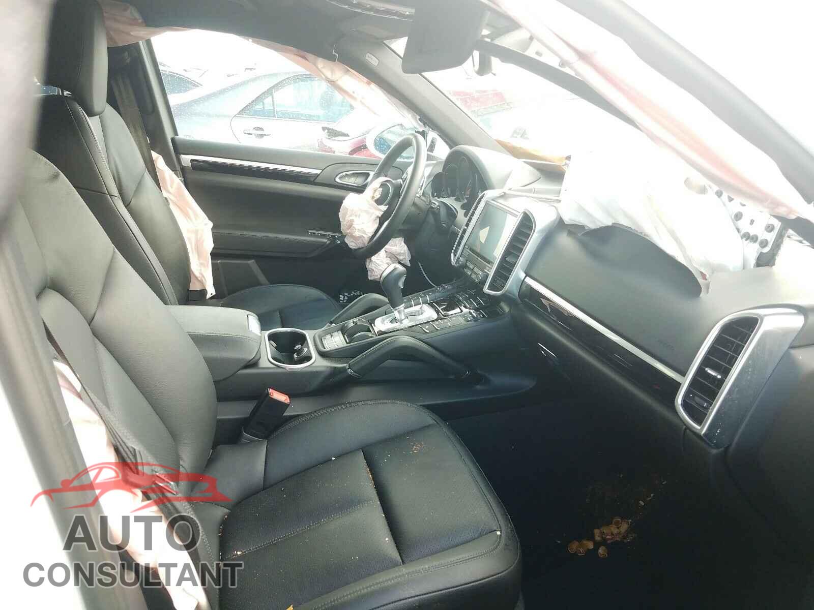 PORSCHE CAYENNE 2018 - WP1AA2A26JKA02885