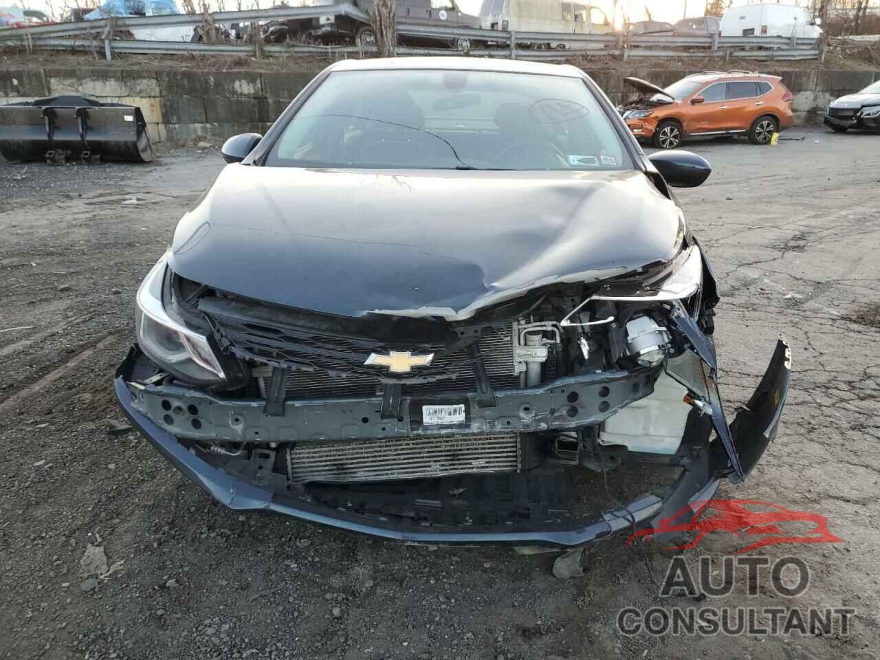 CHEVROLET CRUZE 2018 - 1G1BE5SM7J7176424