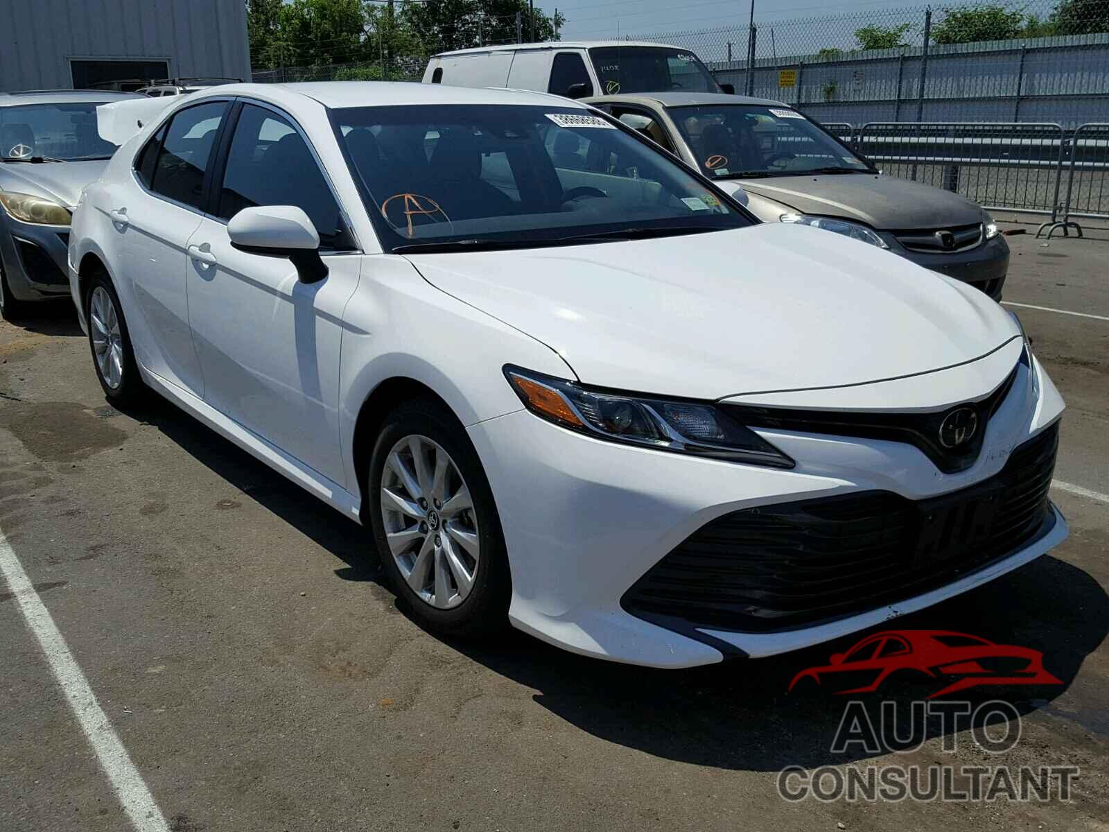 TOYOTA CAMRY 2018 - 4T1B11HK0JU617731
