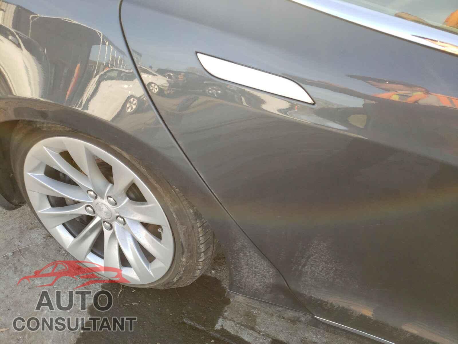 TESLA MODEL S 2016 - 5YJSA1E27GF151239