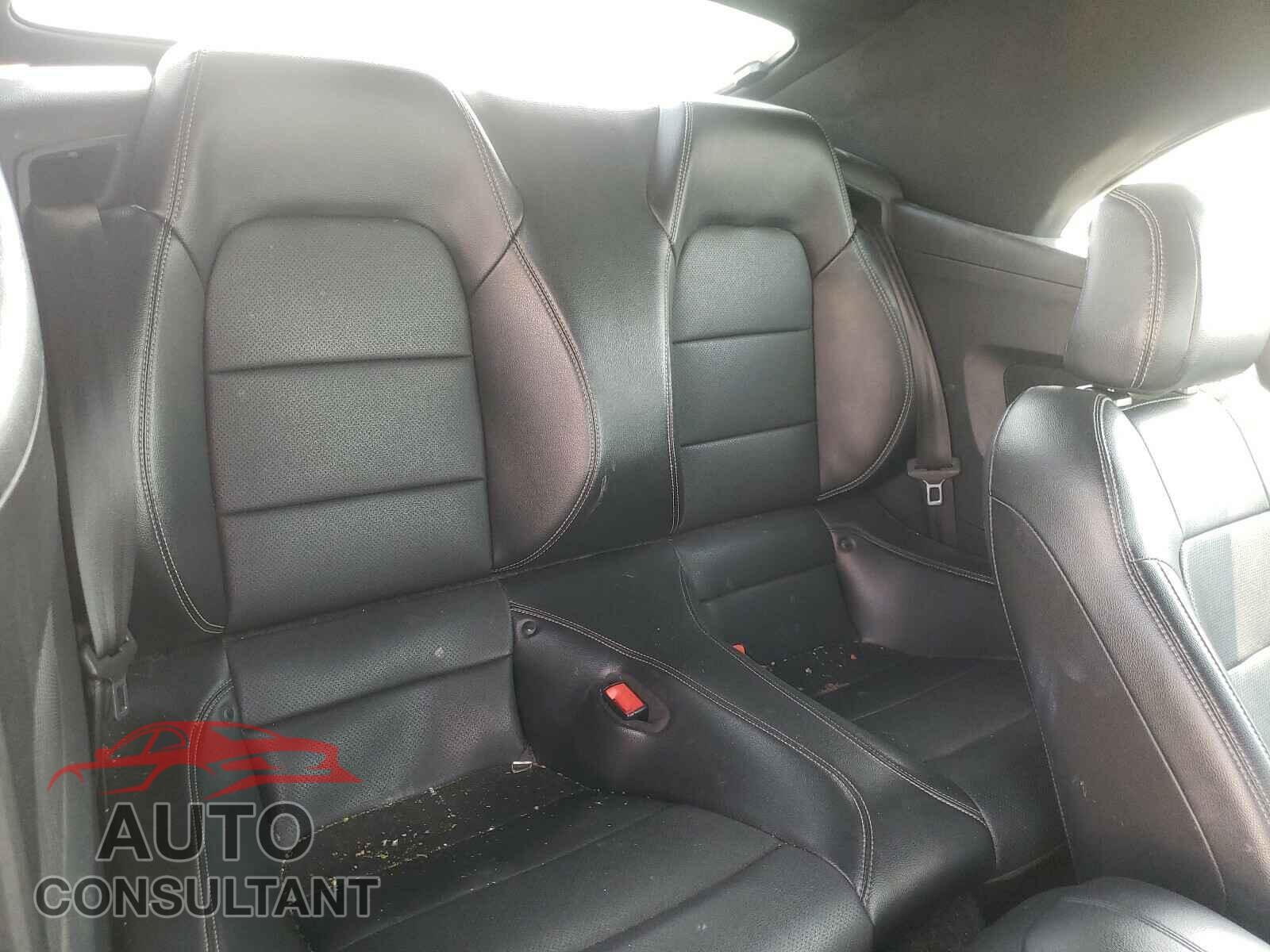 FORD MUSTANG 2019 - 1FATP8UH5K5151287