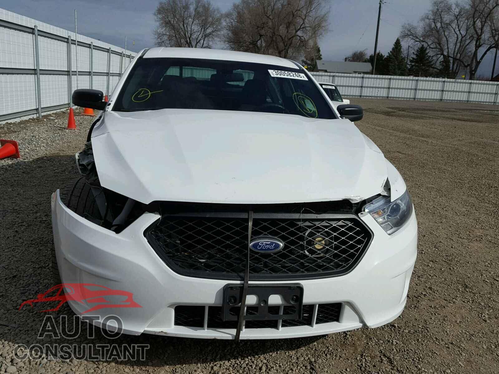FORD TAURUS 2016 - 1HGCR3F91HA041433