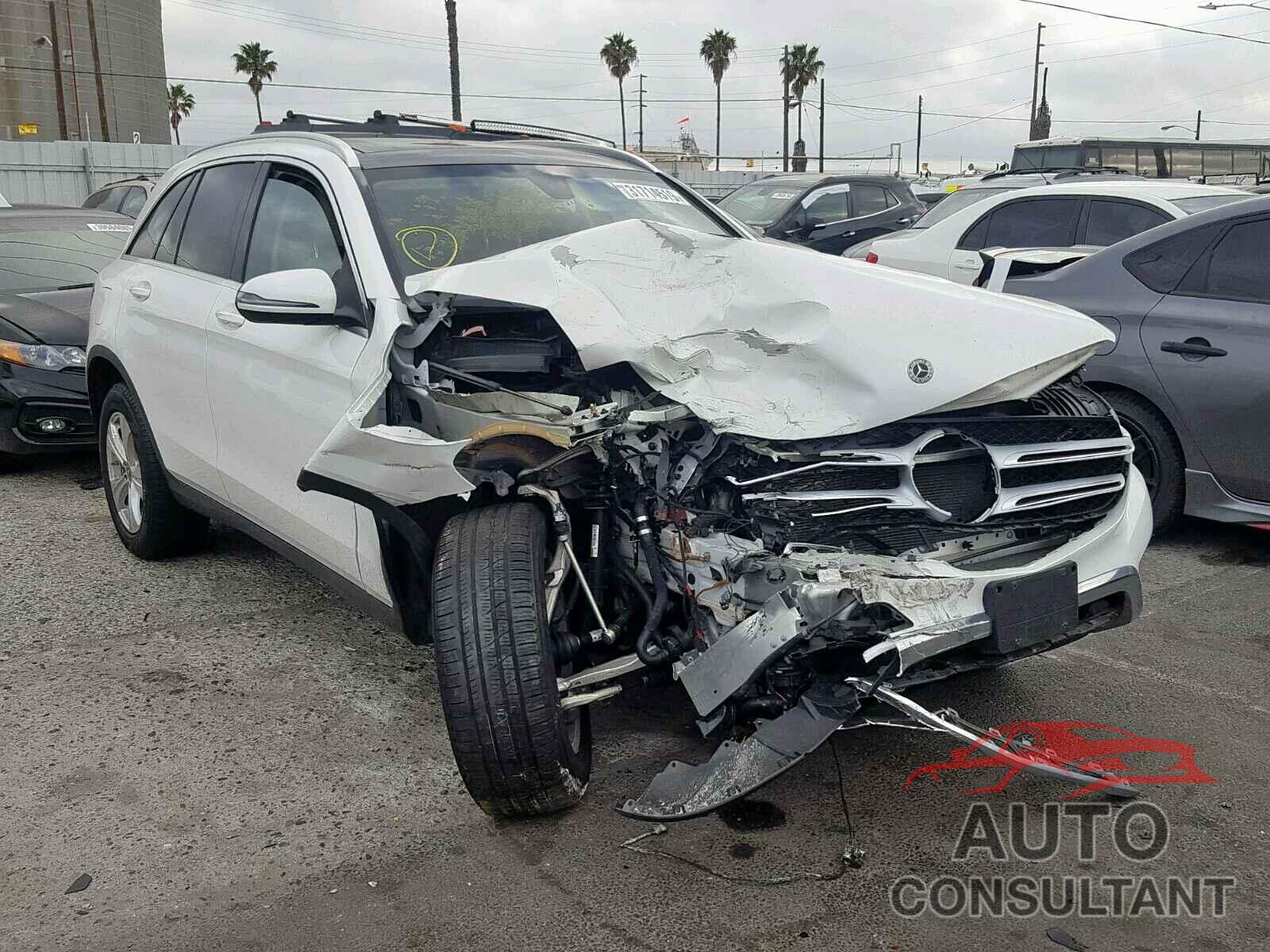 MERCEDES-BENZ GLC 300 4M 2018 - 3VWC57BU5KM110885