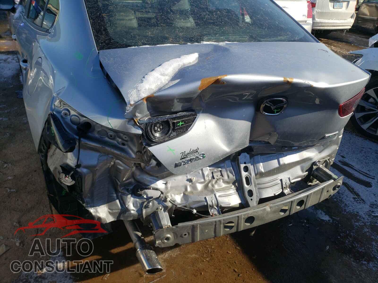 MAZDA 3 2019 - 3MZBPADL7KM111981