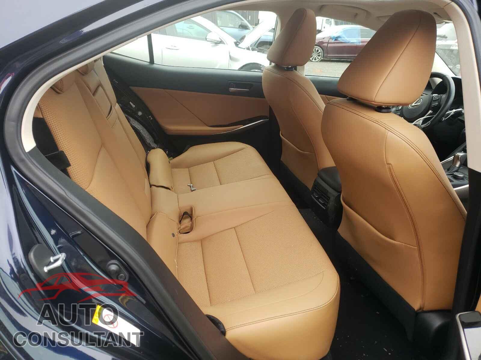 LEXUS IS 2018 - JTHC81D23J5030507