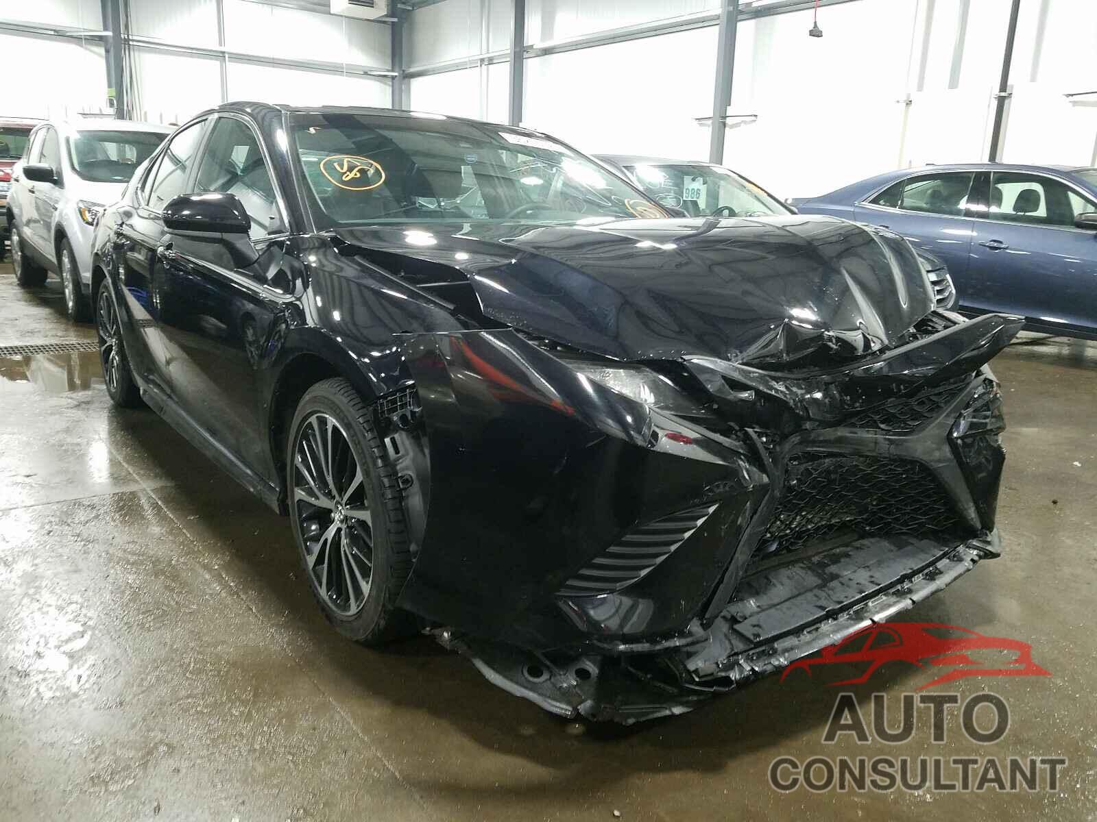 TOYOTA CAMRY 2018 - 4T1B11HK4JU031615