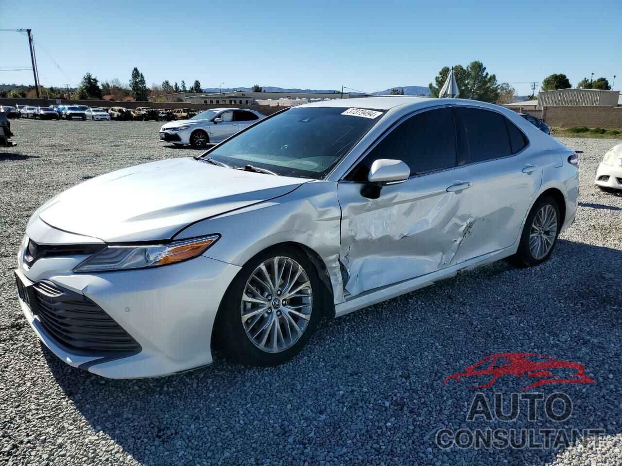 TOYOTA CAMRY 2018 - 4T1B11HK3JU075167