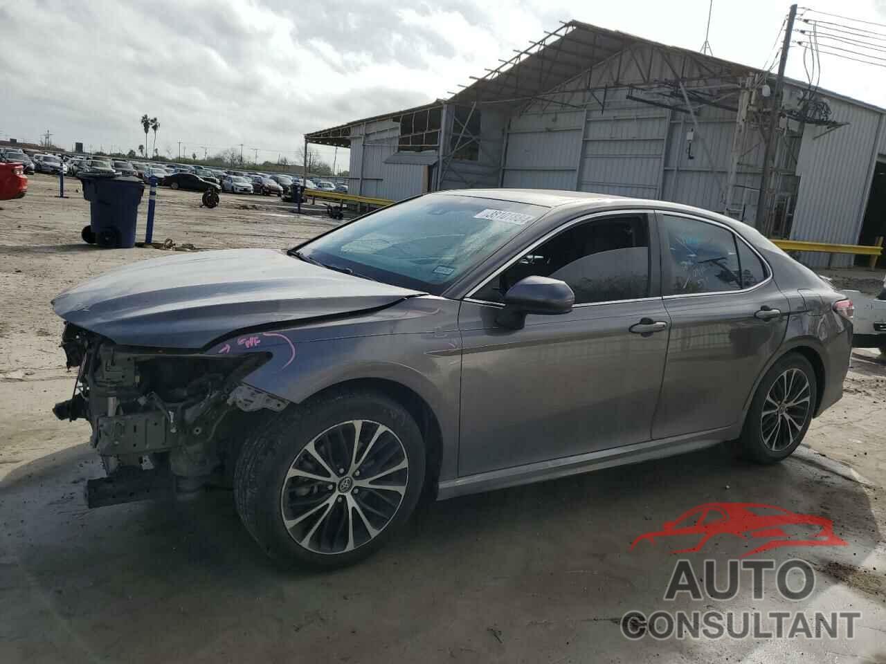 TOYOTA CAMRY 2018 - 4T1B11HK2JU588975