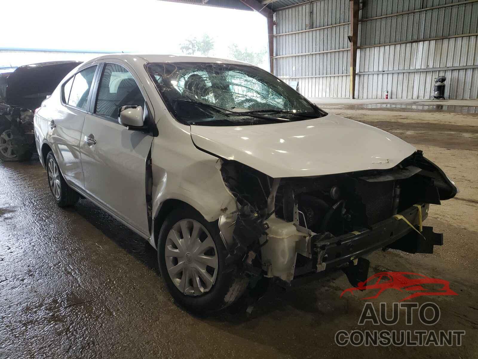 NISSAN VERSA 2018 - 3N1CN7AP3JK405687