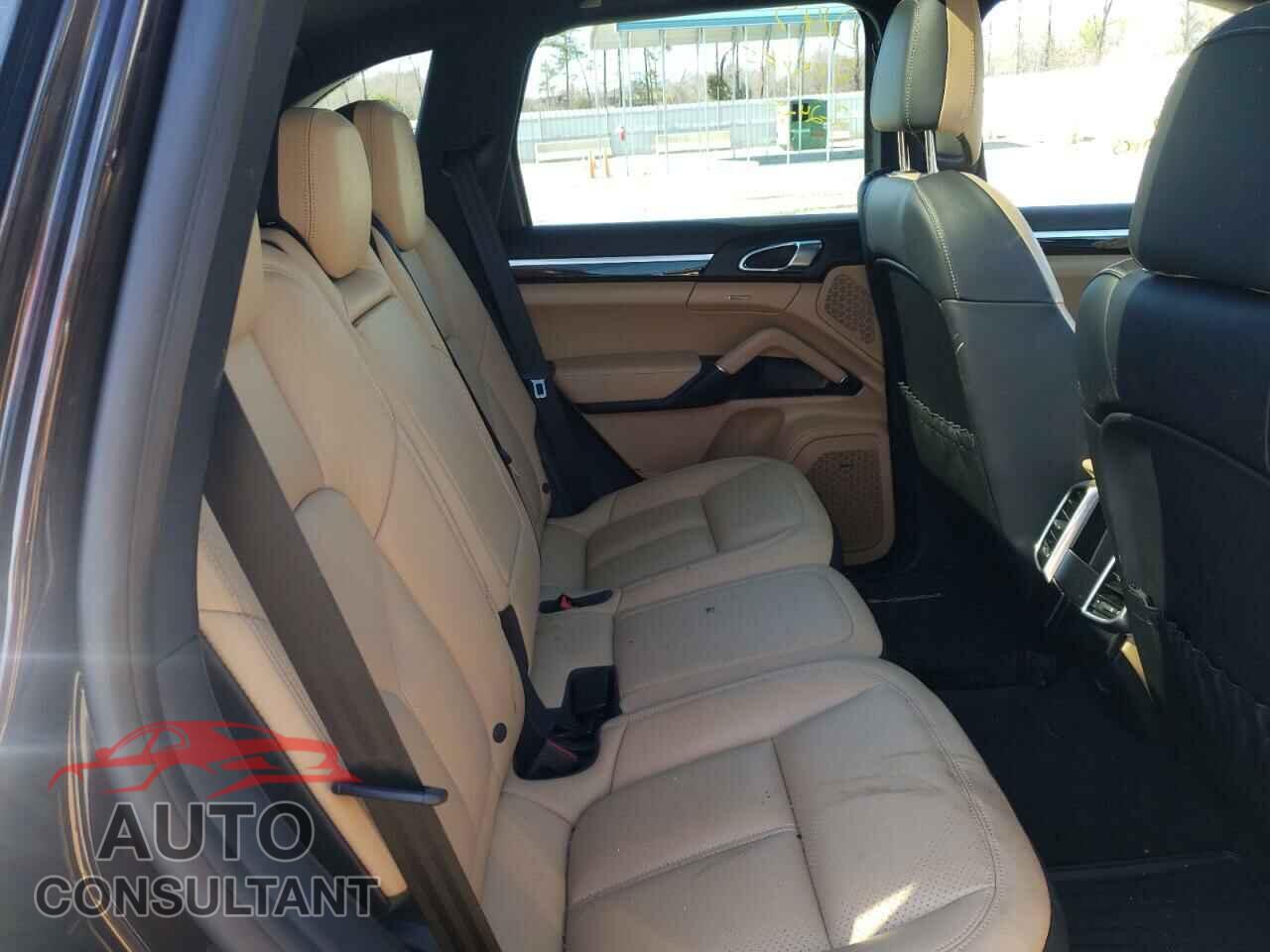 PORSCHE CAYENNE 2018 - WP1AA2A25JKA05941