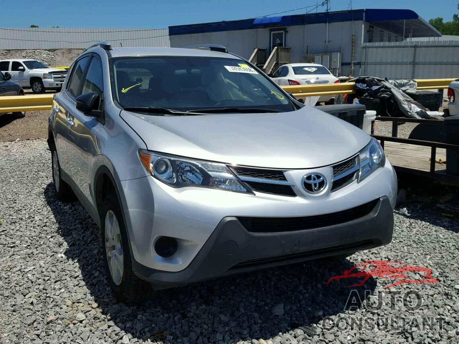 TOYOTA RAV4 LE 2015 - JTMZFREVXFD043986