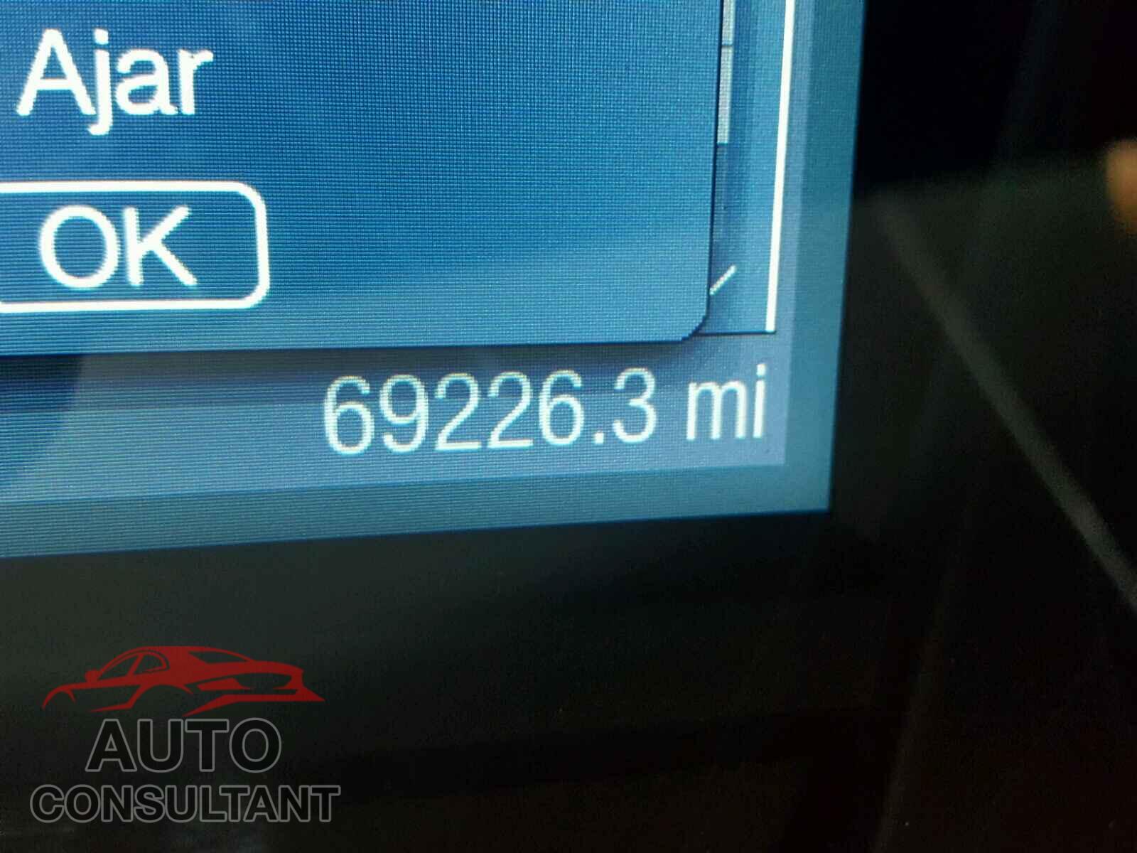 FORD TAURUS 2016 - 1HGCR3F91HA041433