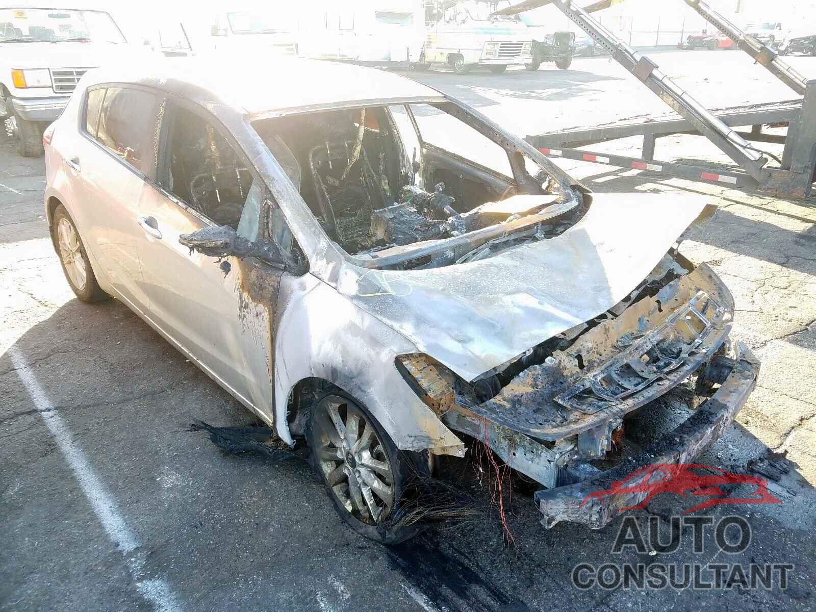 KIA FORTE 2017 - KNAFK5A89H5686864