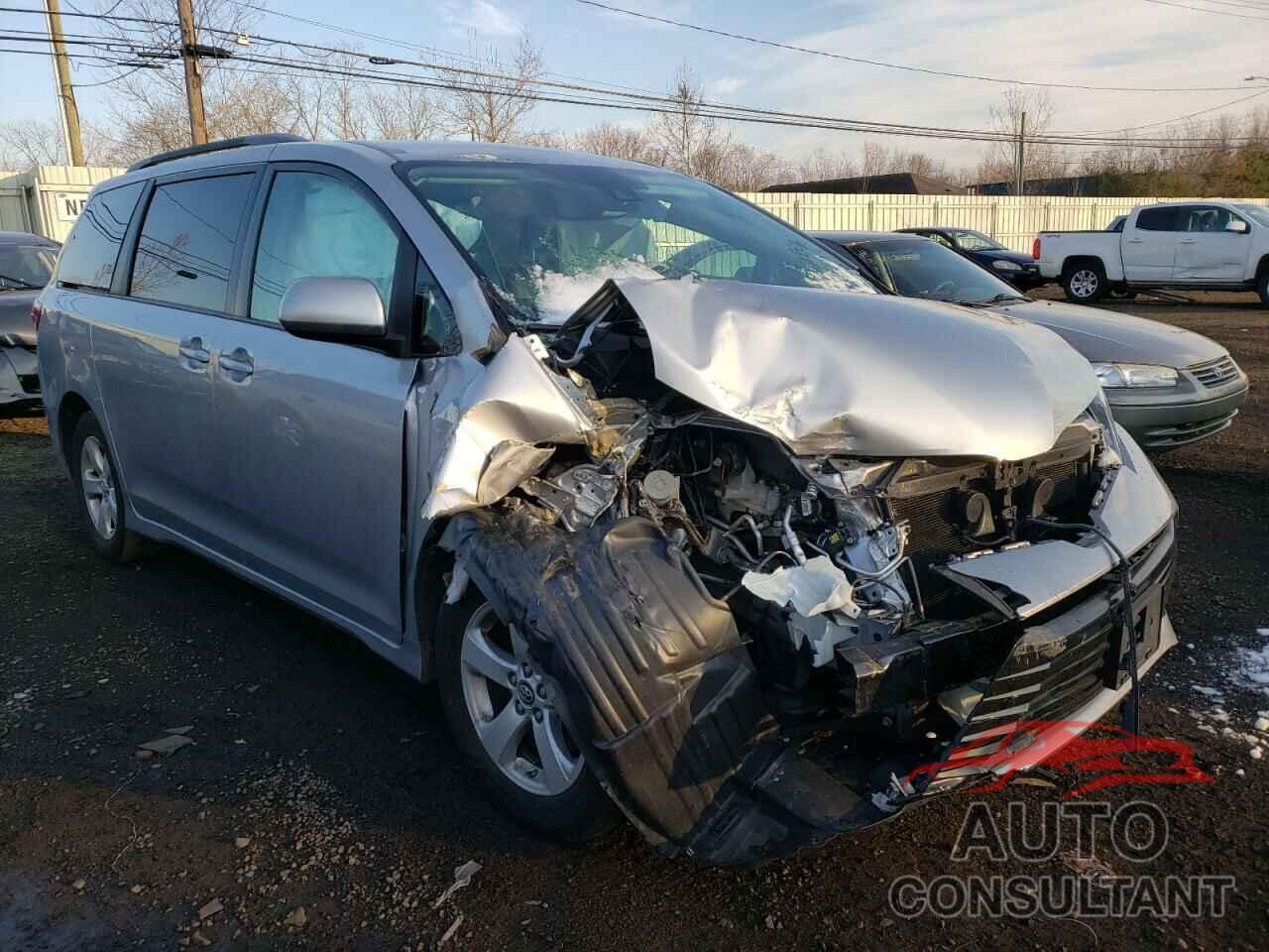 TOYOTA SIENNA 2018 - 5TDKZ3DC1JS943498