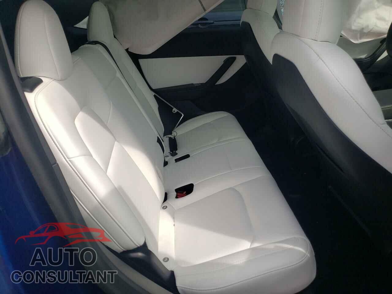 TESLA MODEL Y 2021 - 5YJYGDEE6MF064366