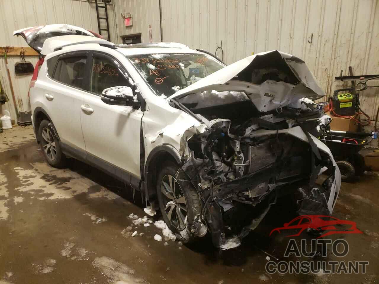 TOYOTA RAV4 2017 - JTMRFREV1HD216975