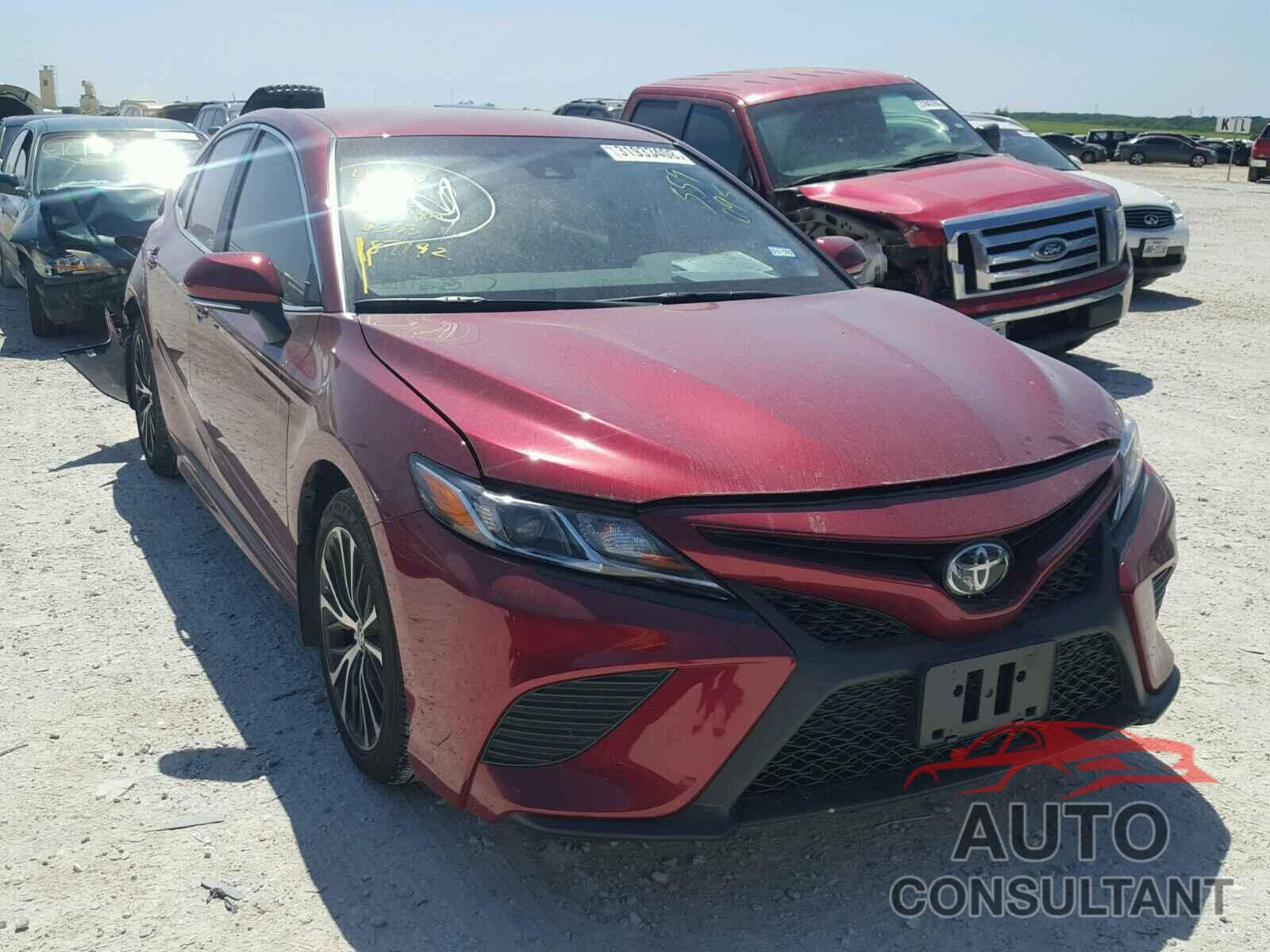 TOYOTA CAMRY 2018 - 4T1B11HK3JU559095