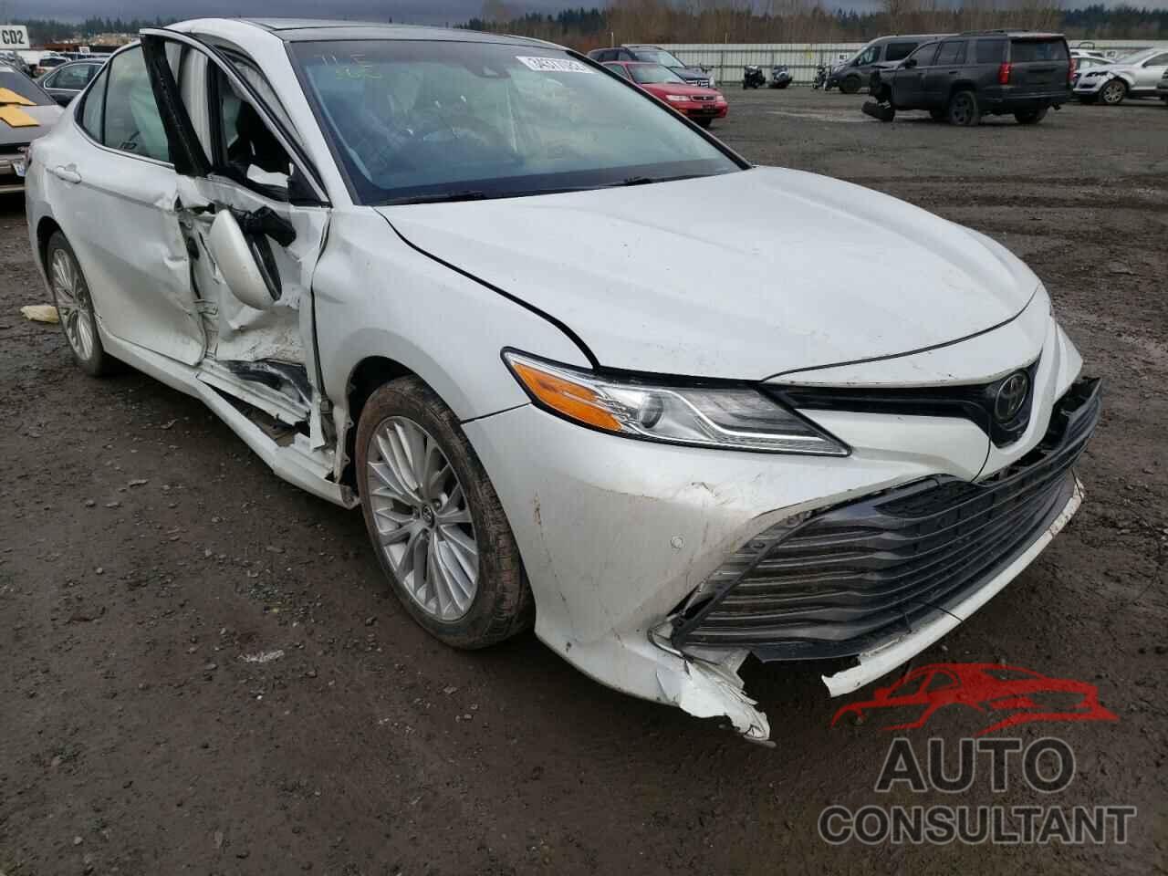 TOYOTA CAMRY 2018 - 4T1B11HK9JU034011