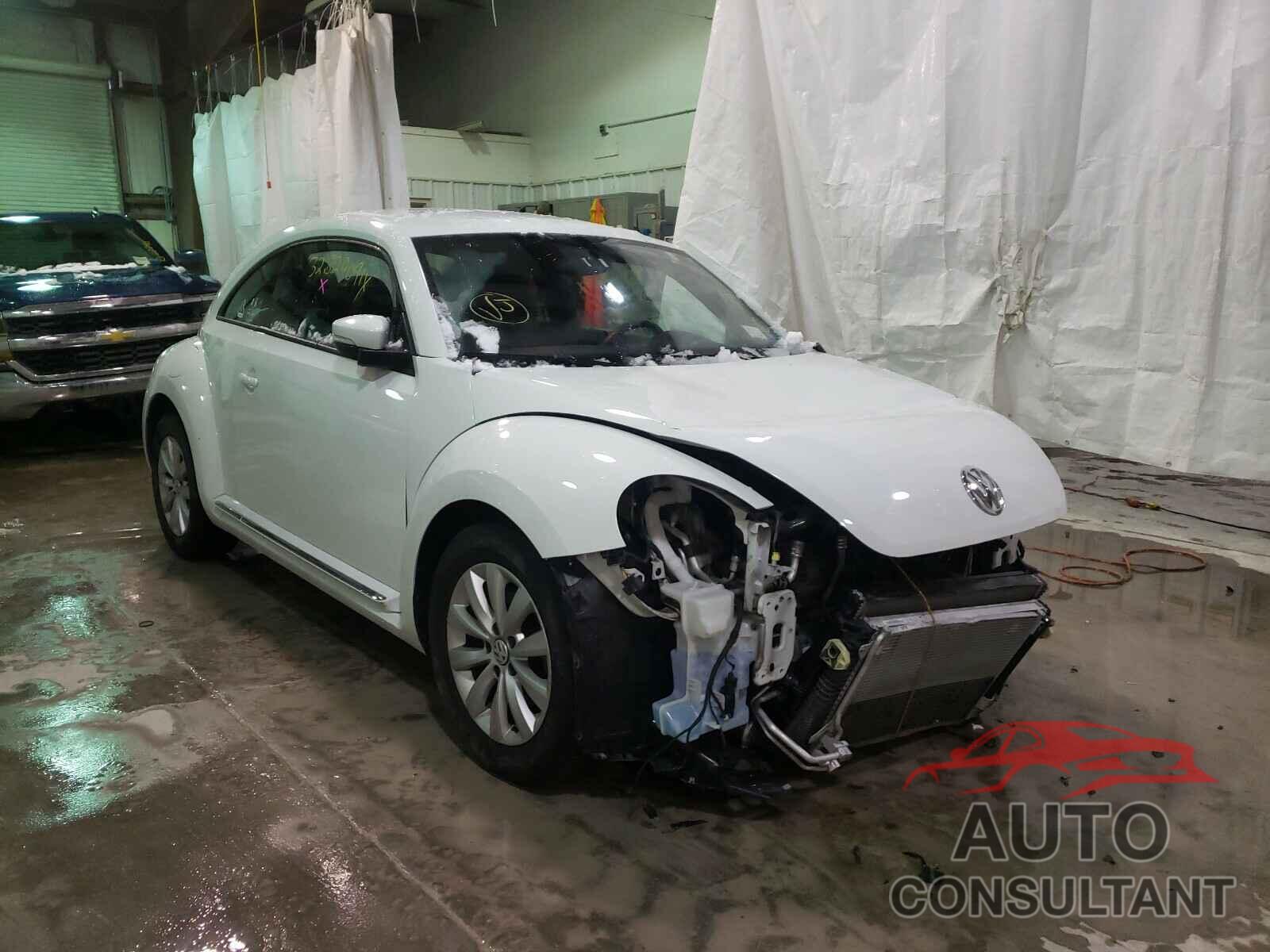 VOLKSWAGEN BEETLE 2019 - 3VWFD7AT4KM705364