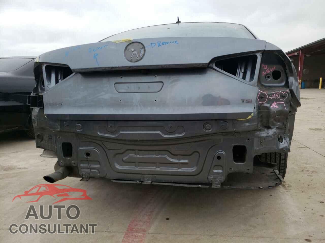 VOLKSWAGEN PASSAT 2017 - 1VWAT7A32HC002367