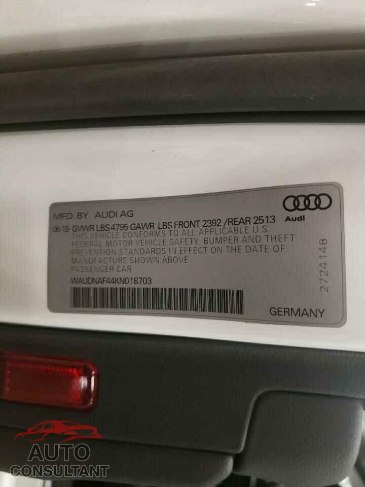 AUDI A4 2019 - WAUDNAF44KN018703