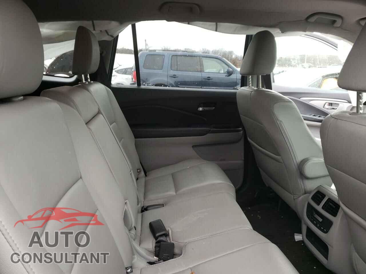 HONDA PILOT 2017 - 5FNYF5H50HB023273