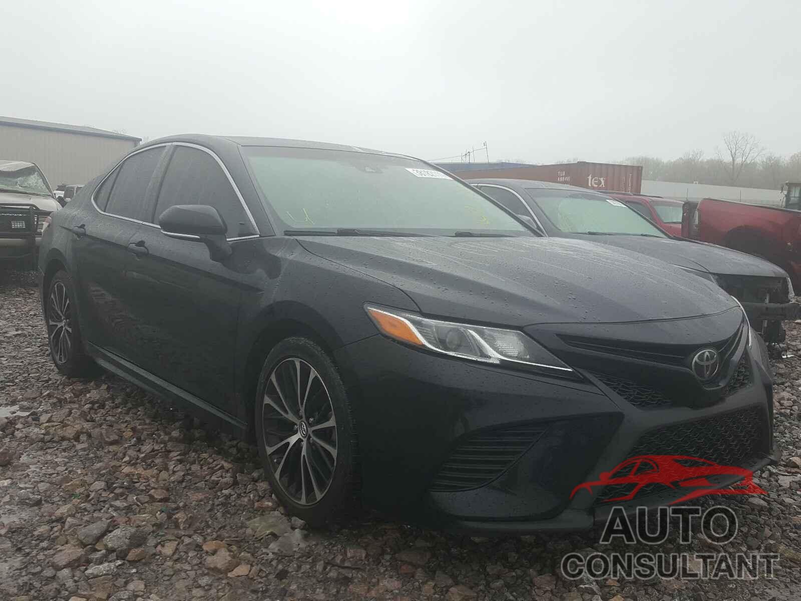 TOYOTA CAMRY 2018 - 4T1B11HK0JU075899
