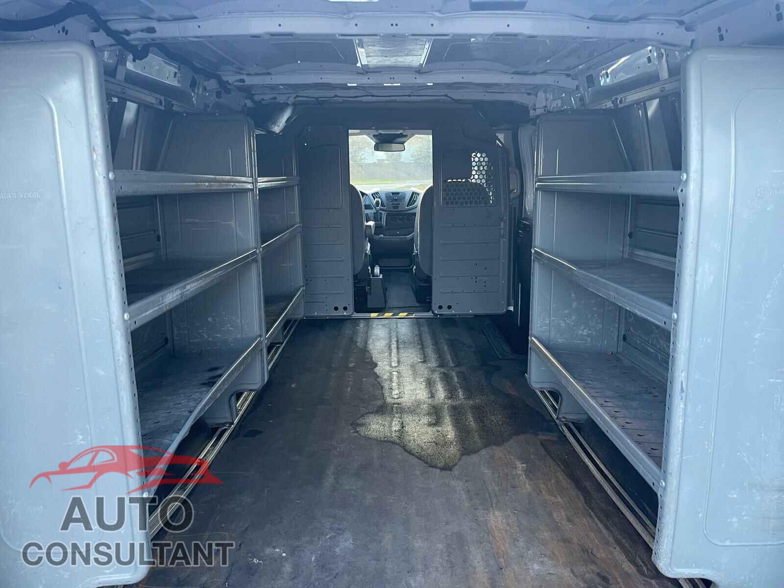 FORD TRANSIT CO 2017 - 1FTYR2ZM7HKA38996