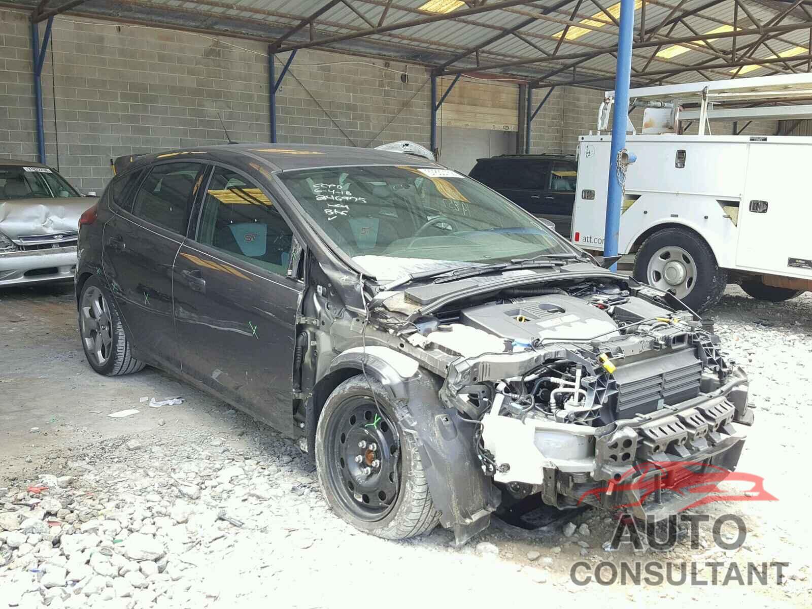 FORD FOCUS 2015 - 1FADP3L94FL246975
