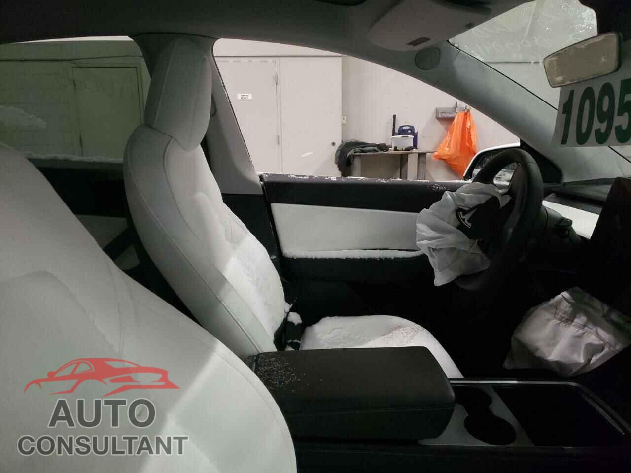 TESLA MODEL Y 2021 - 5YJYGDEEXMF202717