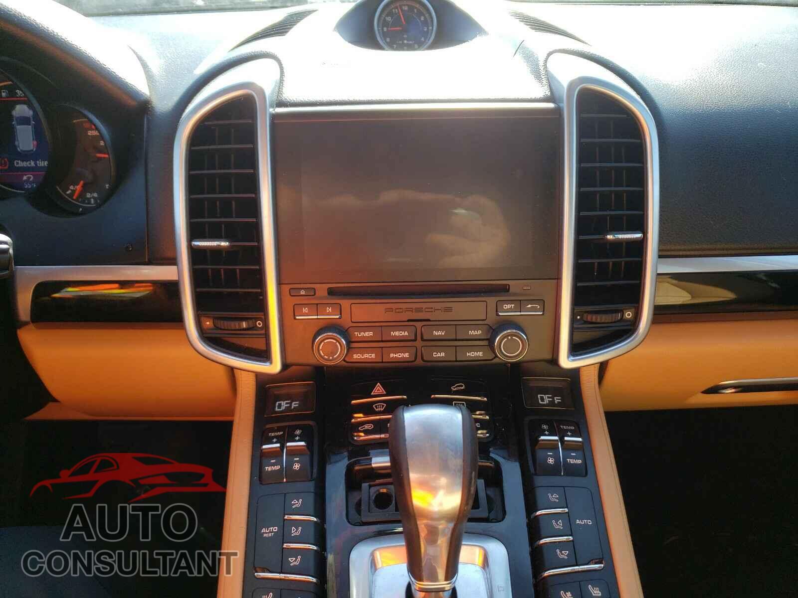 PORSCHE CAYENNE 2017 - WP1AA2A23HKA87811