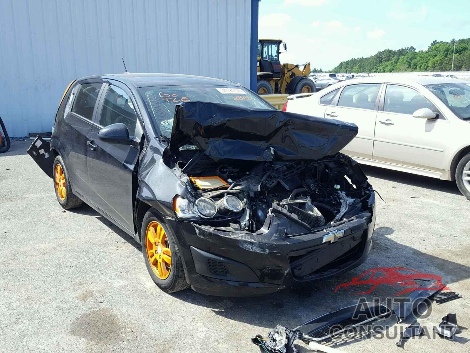 CHEVROLET SONIC 2015 - 1G1JC6SH6F4203423