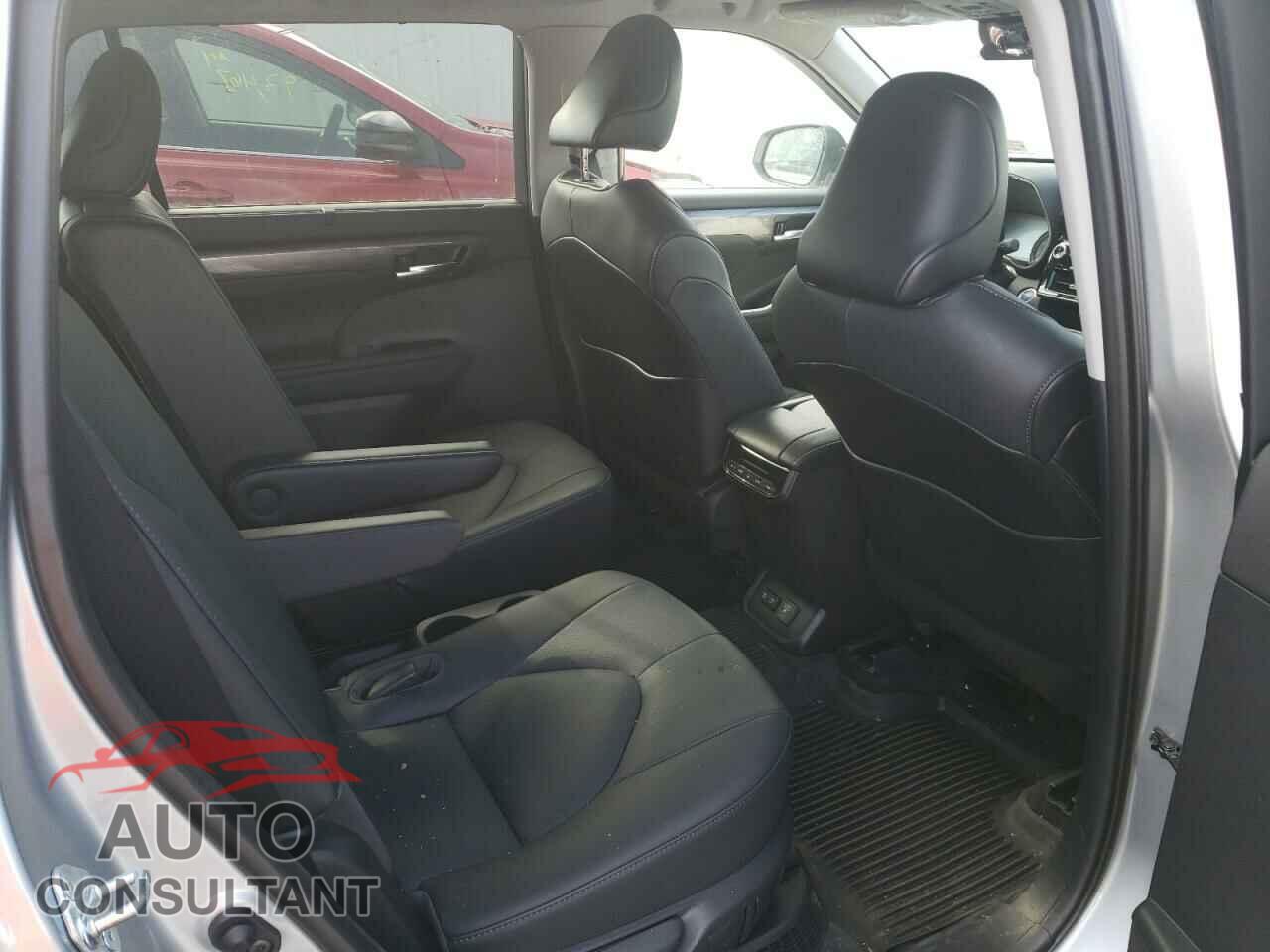 TOYOTA HIGHLANDER 2021 - 5TDXBRCH1MS025992
