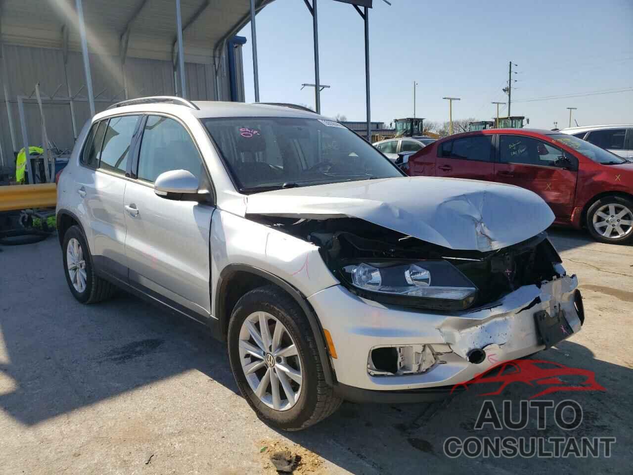 VOLKSWAGEN TIGUAN 2017 - WVGBV7AX3HK046626