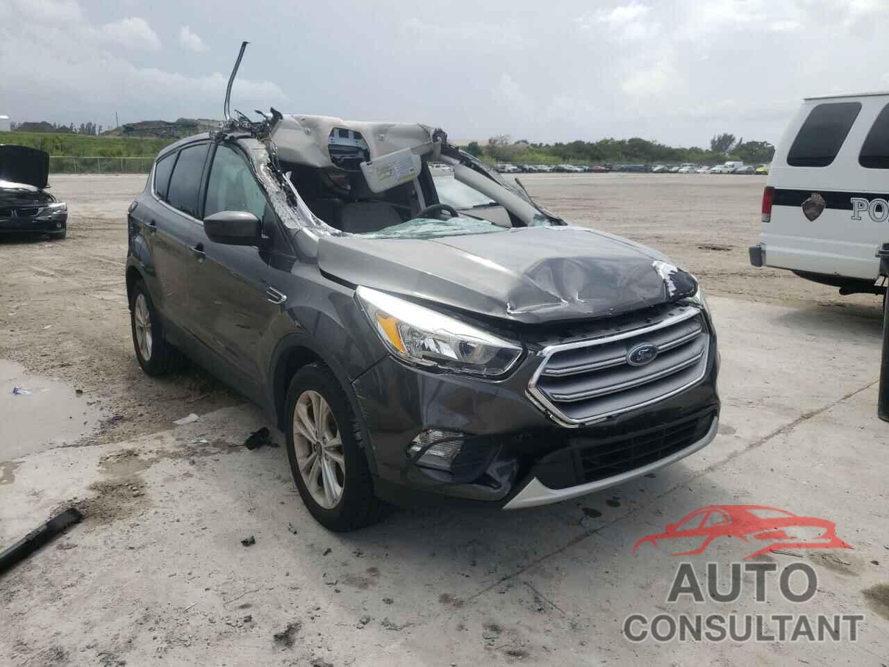 FORD ESCAPE 2017 - 1FMCU0GD7HUE12846