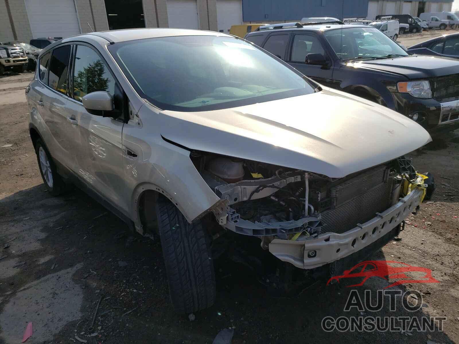 FORD ESCAPE 2017 - 1FMCU0GD3HUD92496