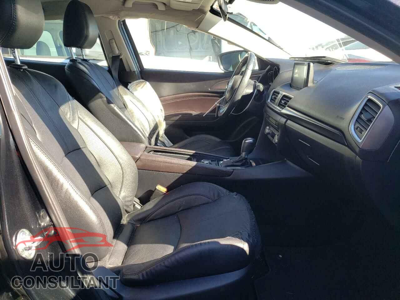 MAZDA 3 2018 - 3MZBN1M31JM266563