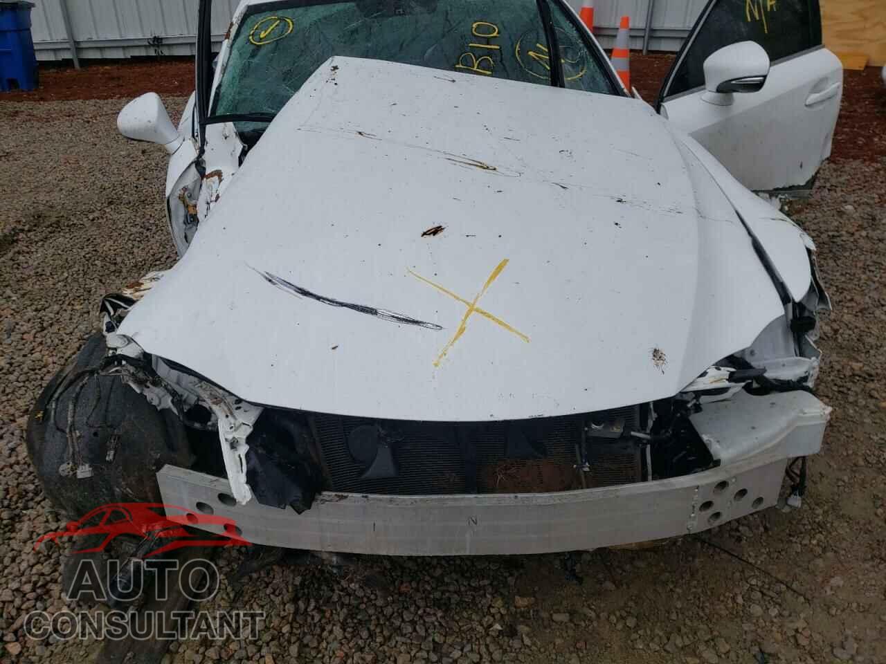 LEXUS IS 2016 - JTHBA1D2XG5011543