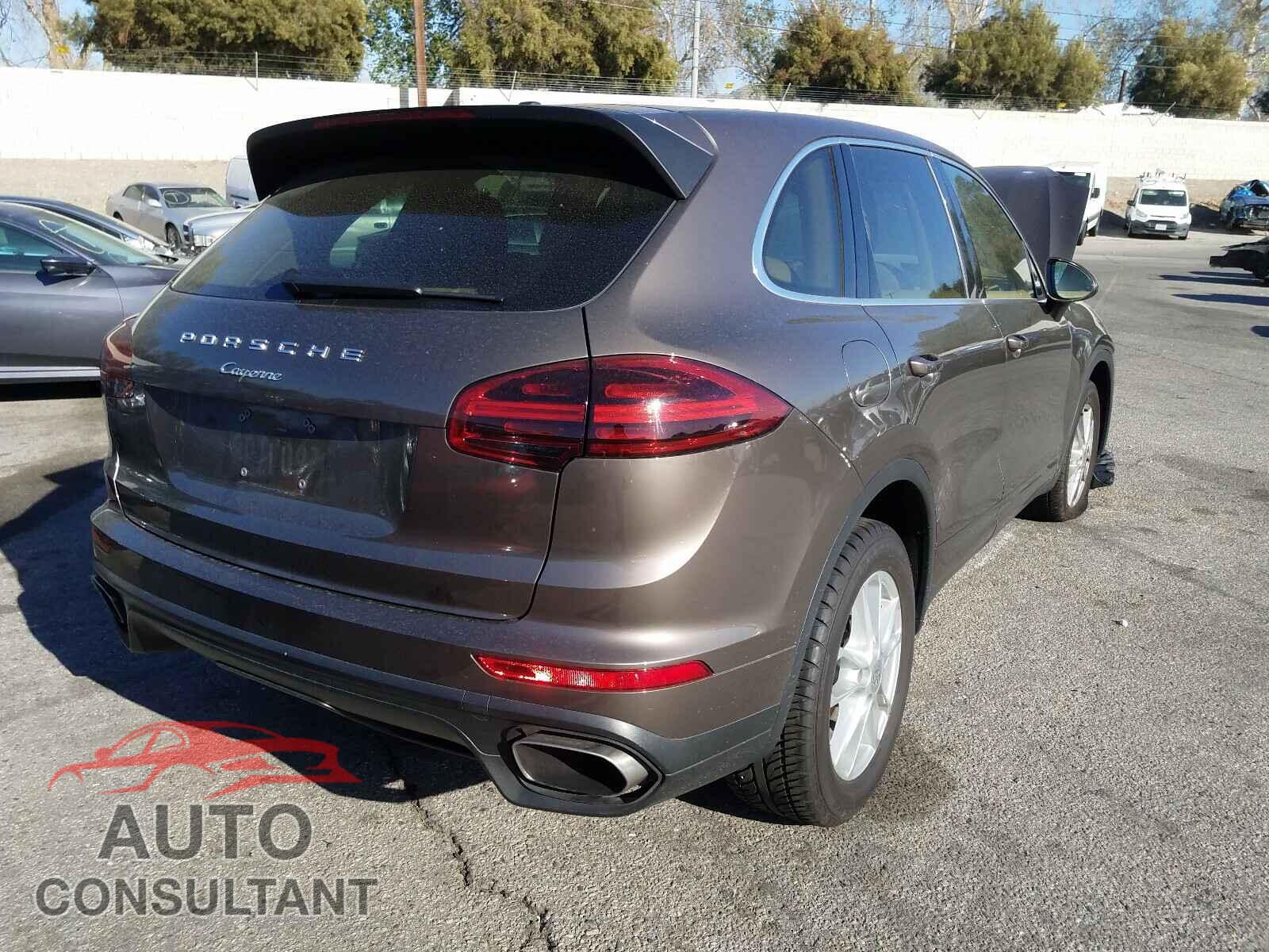 PORSCHE CAYENNE 2016 - WP1AA2A27GKA12575