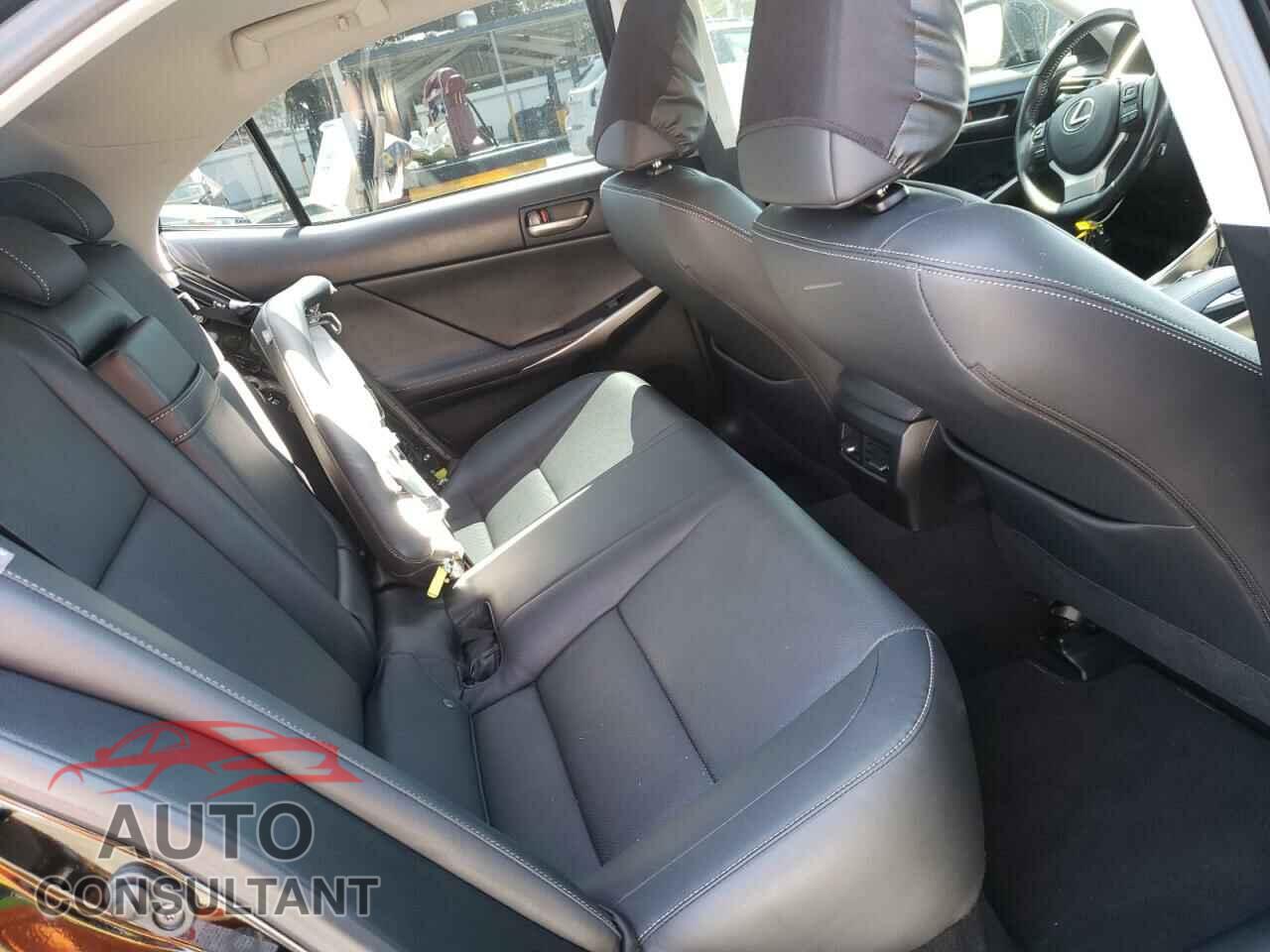 LEXUS IS 2017 - JTHBA1D28H5043621
