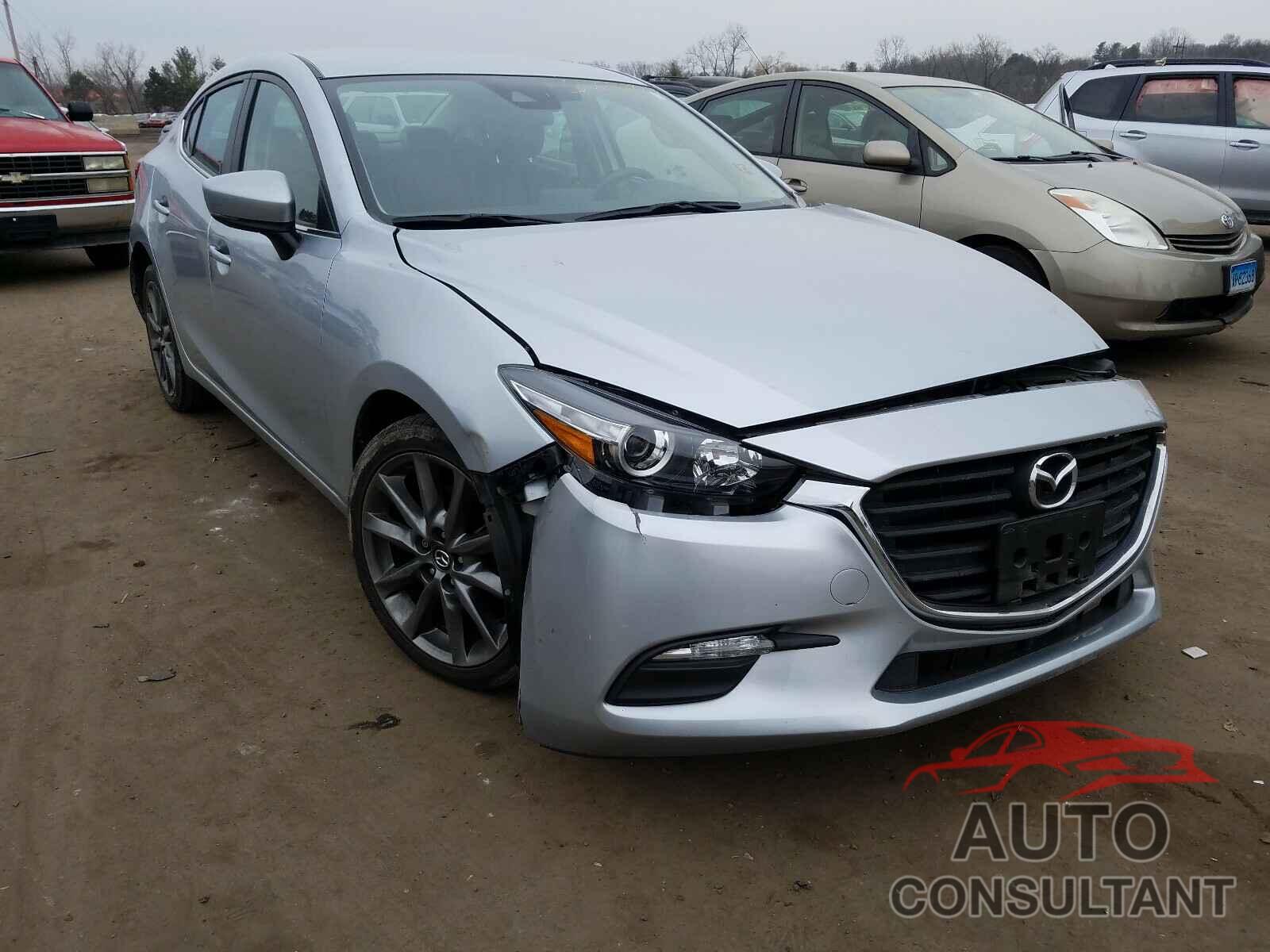 MAZDA 3 2018 - 3MZBN1V37JM210643