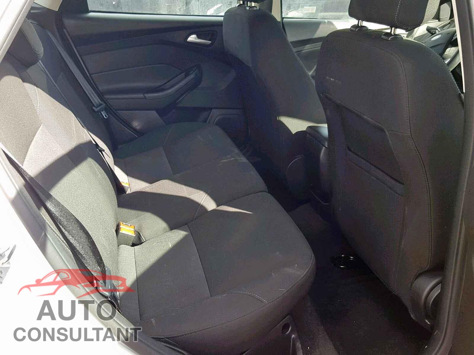 FORD FOCUS SE 2018 - 3VV2B7AX1JM162338